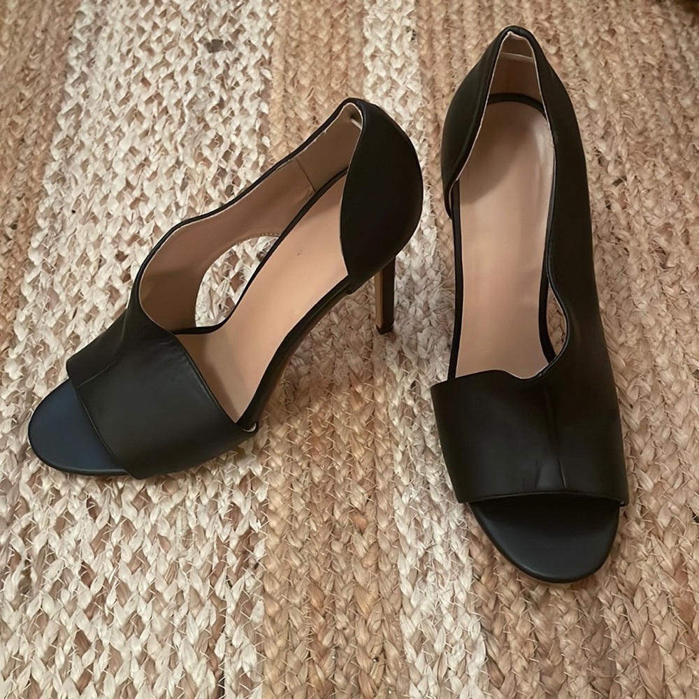 Halston Heritage Lynn Stiletto Pumps Size 9